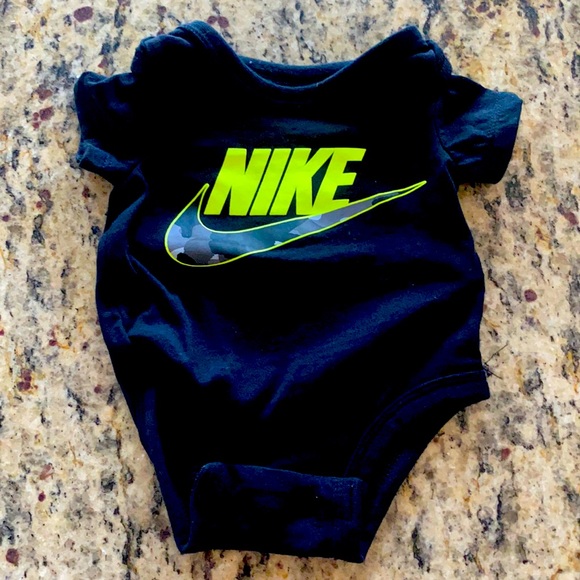 Infant newborn Nike t-shirt black with buttons - Picture 1 of 3